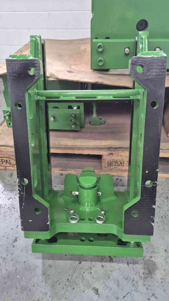 Châssis d'attelage John Deere Rockinger avec Piton-Fix JD 5020 et 5R Composé de (Barre d'attelage, chariot, échelle, rail, rail de barre d'attelage)