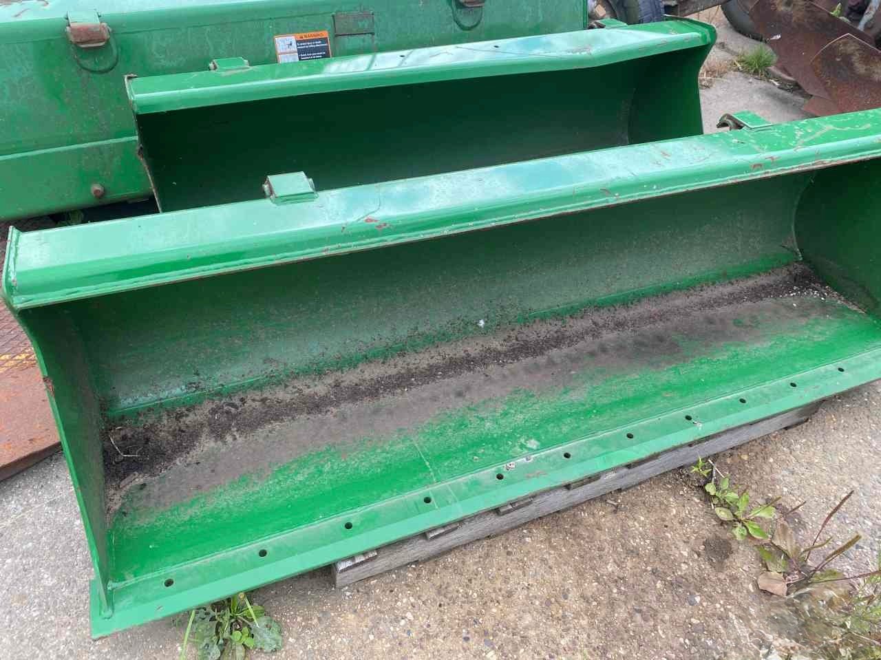 godets pour chargeuse frontale John Deere, largeur : 1,85 mètre.