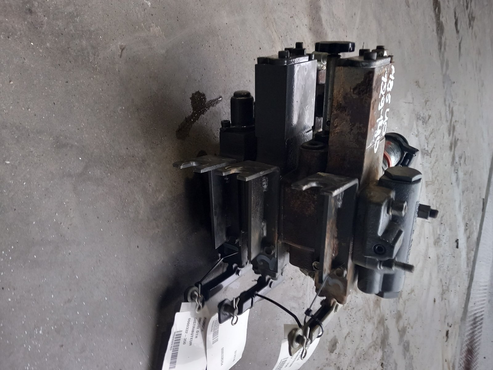 Distributeur hydraulique pour KUBOTA M8540 DTH