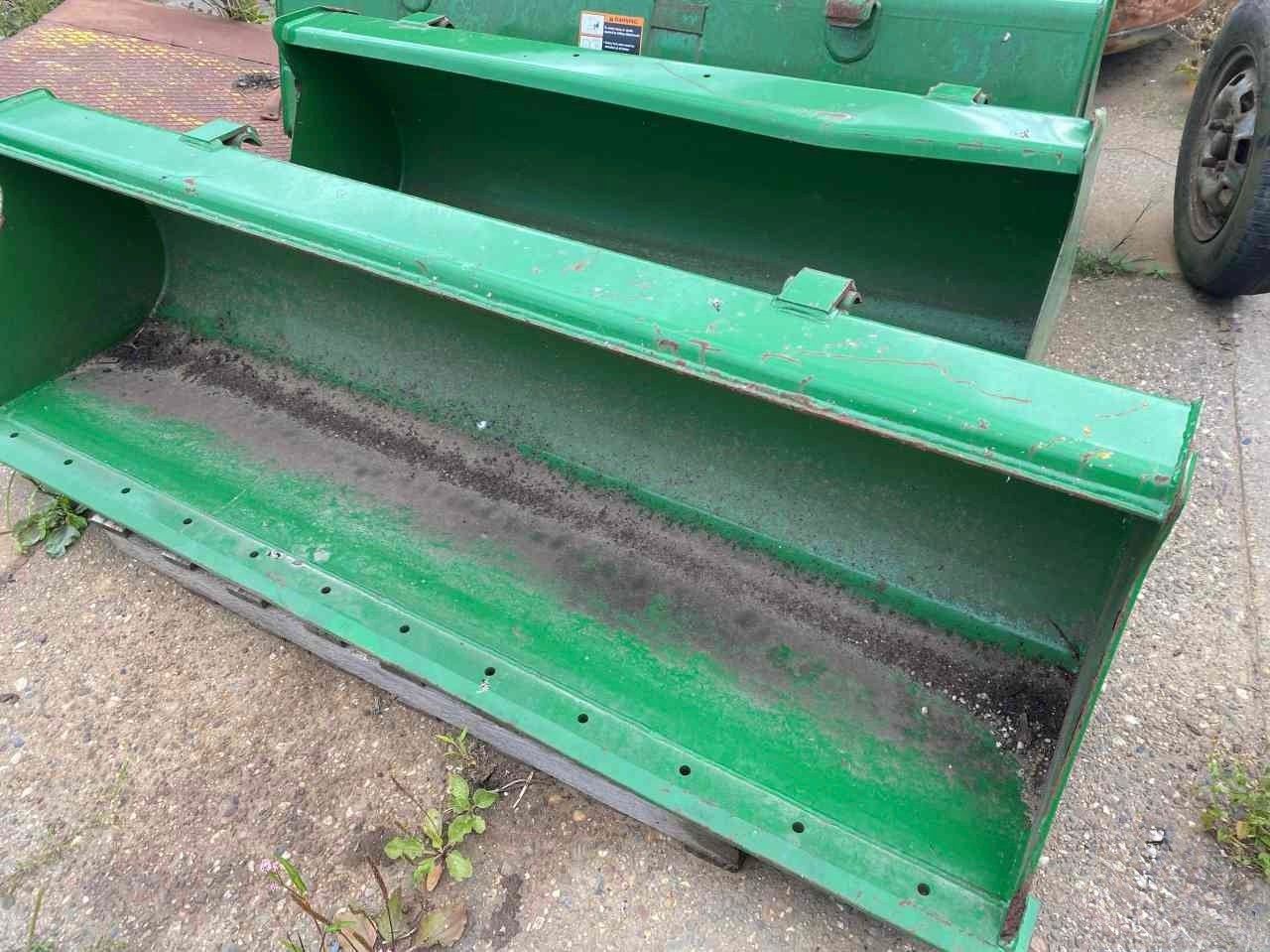 godets pour chargeuse frontale John Deere, largeur : 1,85 mètre.