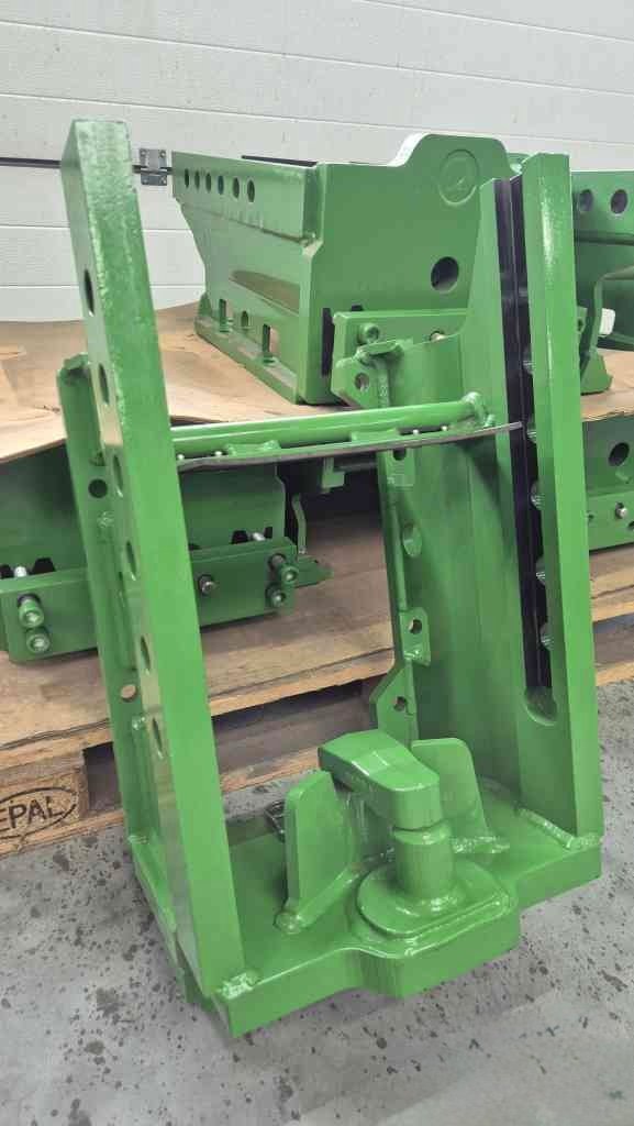 Châssis d'attelage John Deere Rockinger avec Piton-Fix JD 5020 et 5R Composé de (Barre d'attelage, chariot, échelle, rail, rail de barre d'attelage)